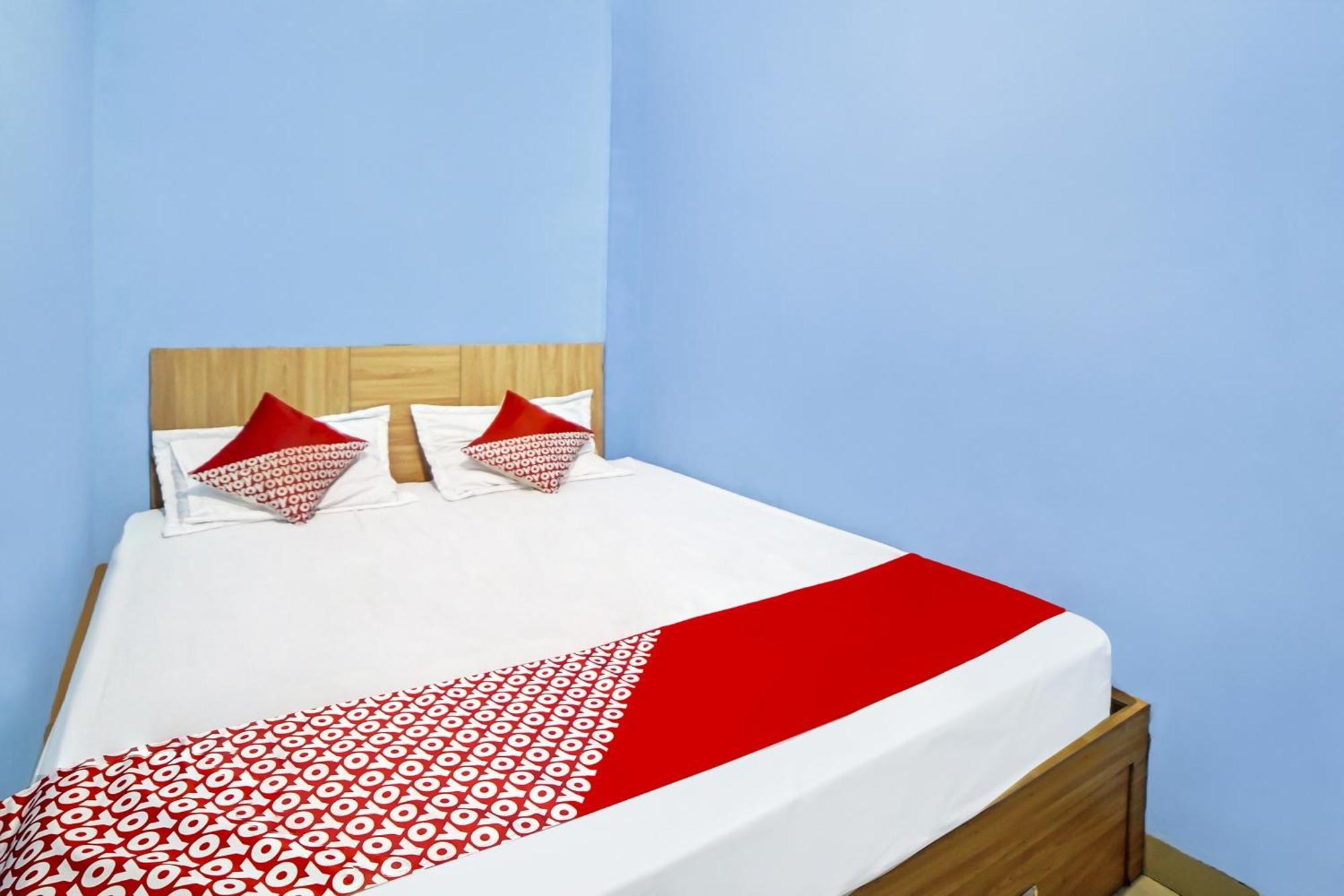 Oyo 90922 Gurusinga Guesthouse Медан Экстерьер фото