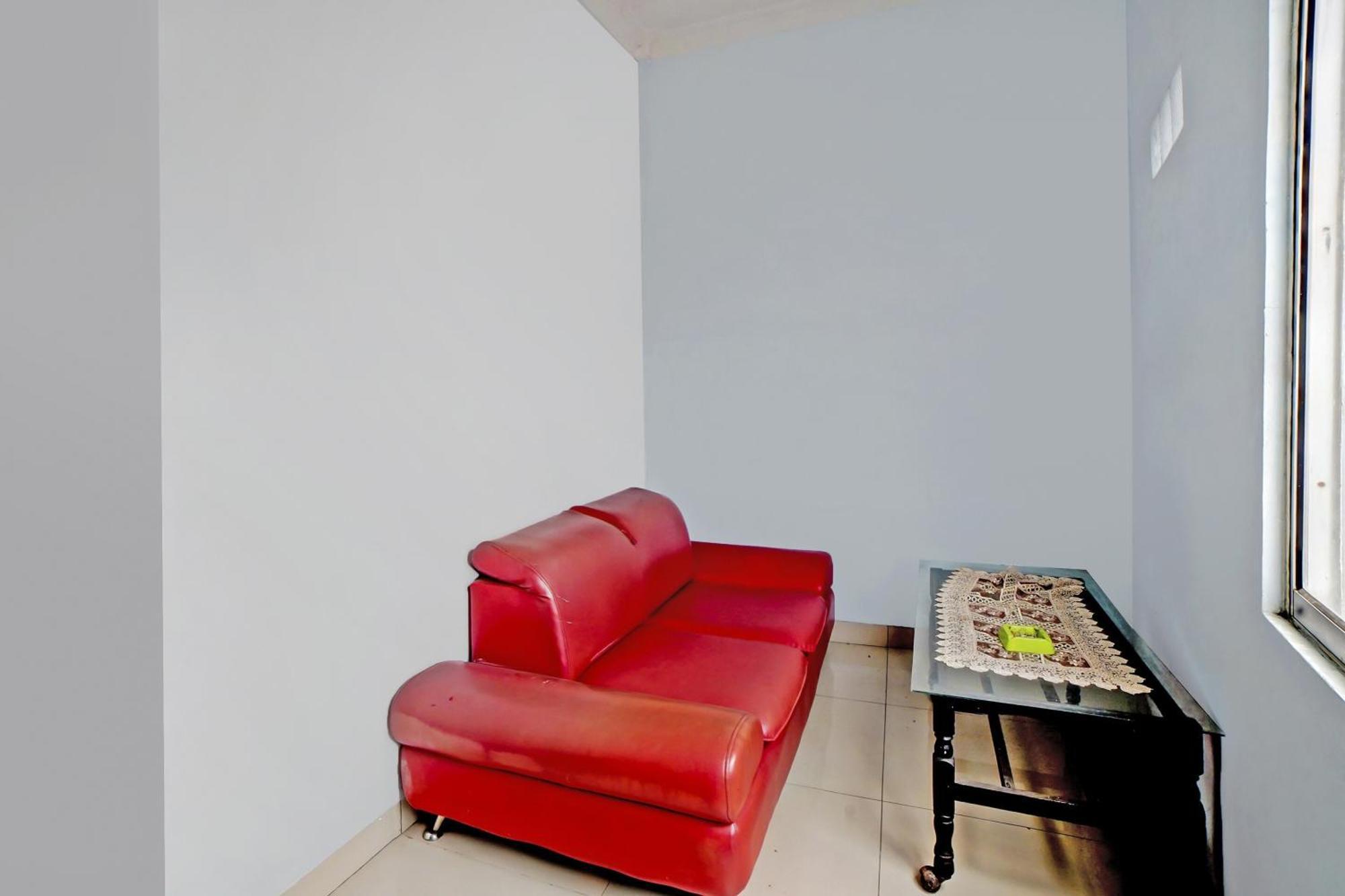 Oyo 90922 Gurusinga Guesthouse Медан Экстерьер фото