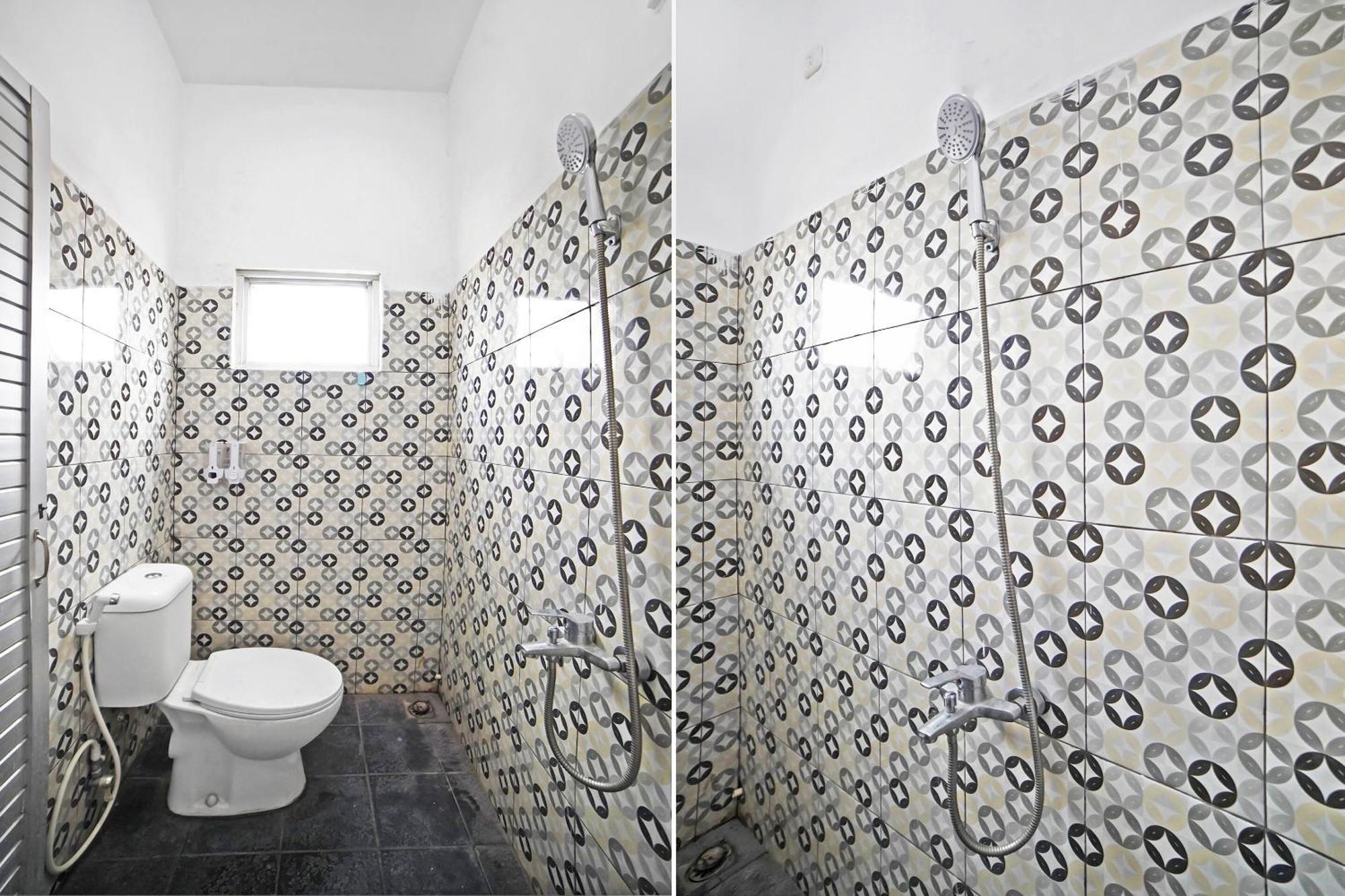 Oyo 90922 Gurusinga Guesthouse Медан Экстерьер фото