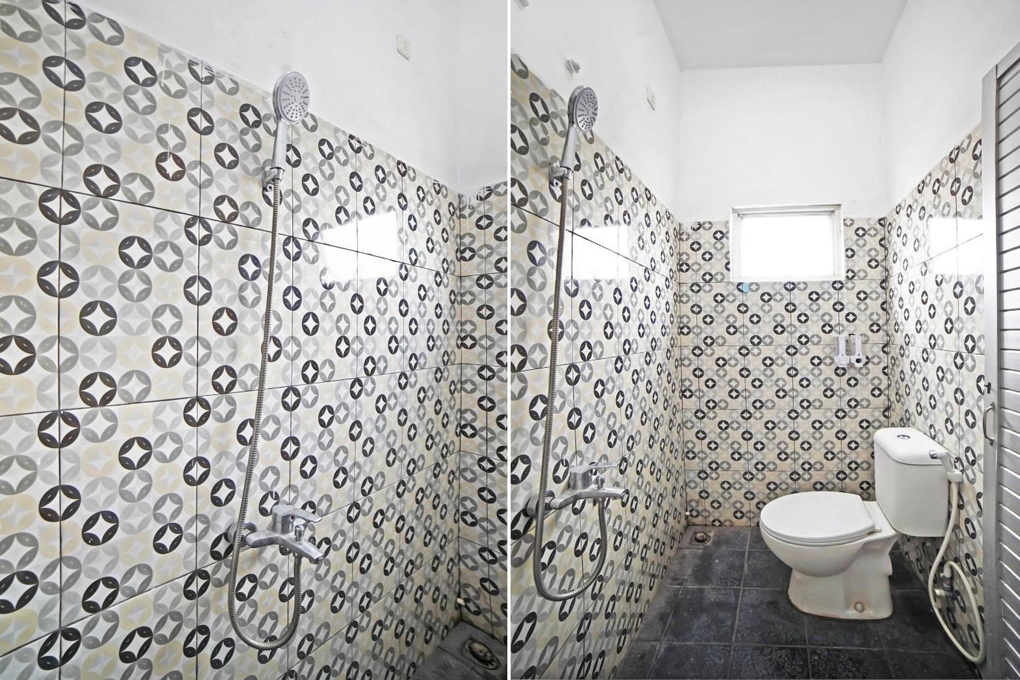 Oyo 90922 Gurusinga Guesthouse Медан Экстерьер фото