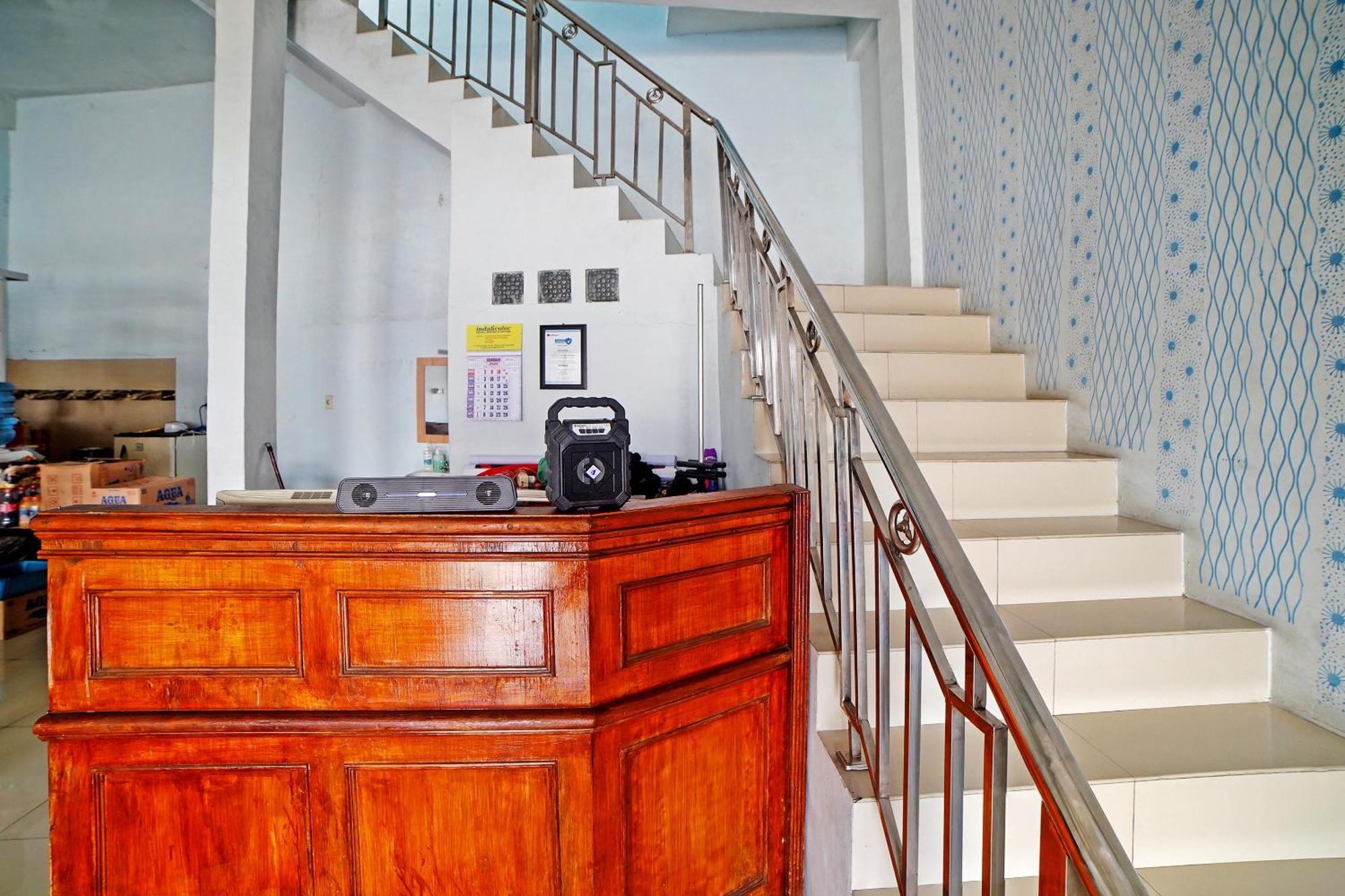 Oyo 90922 Gurusinga Guesthouse Медан Экстерьер фото