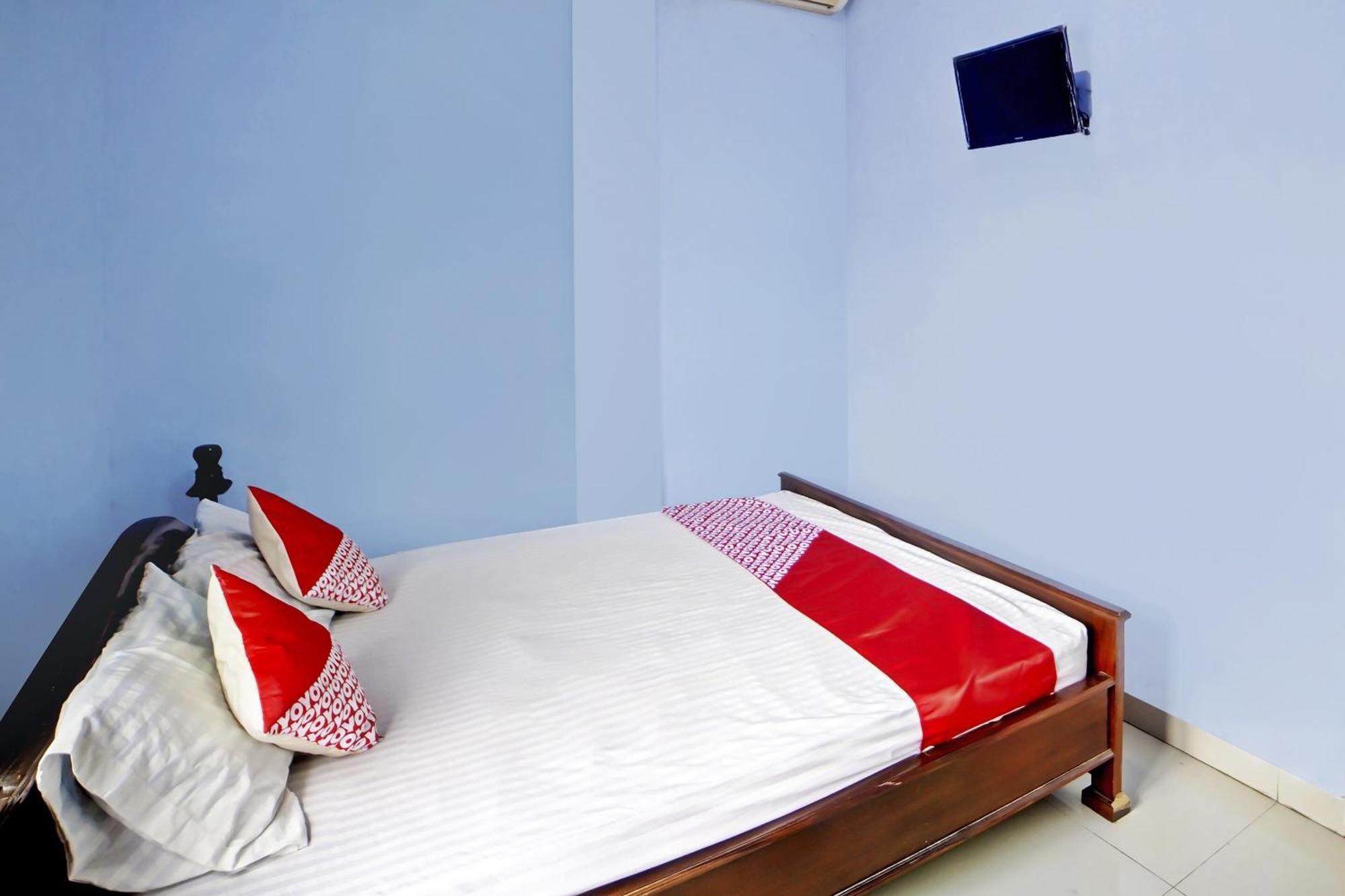 Oyo 90922 Gurusinga Guesthouse Медан Экстерьер фото