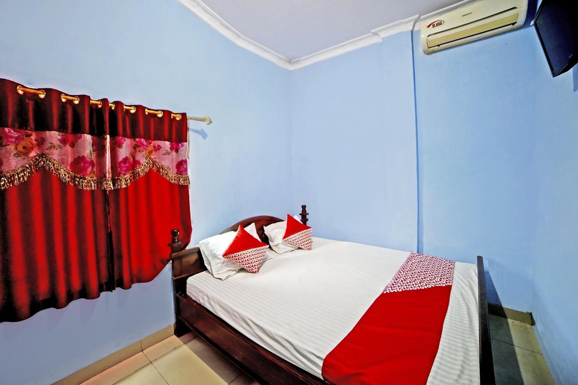 Oyo 90922 Gurusinga Guesthouse Медан Экстерьер фото